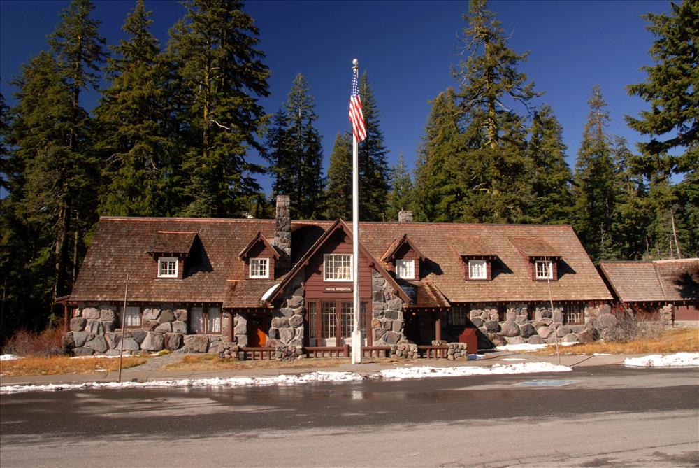 Steel-Visitor-Center-in-Crater-Lake-NP-2